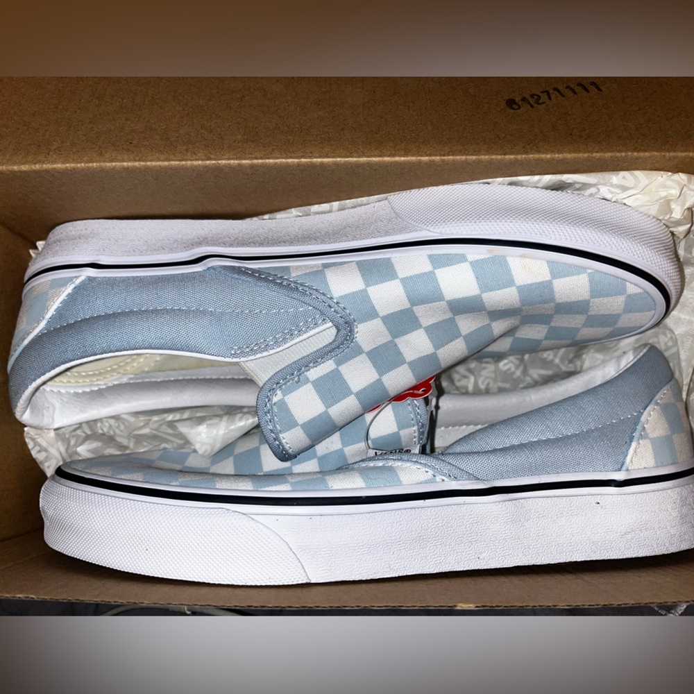 NEVER BEEN WORN VANS
